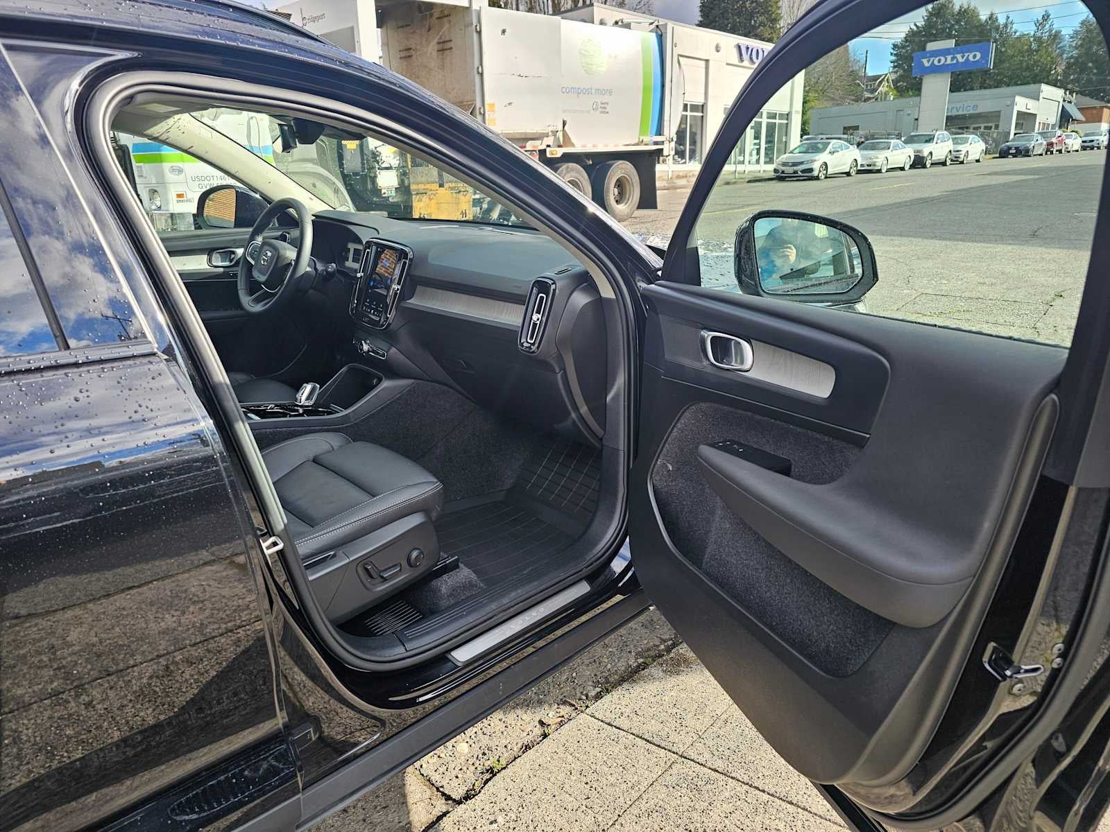 2025 Volvo XC40 Plus Dark Theme