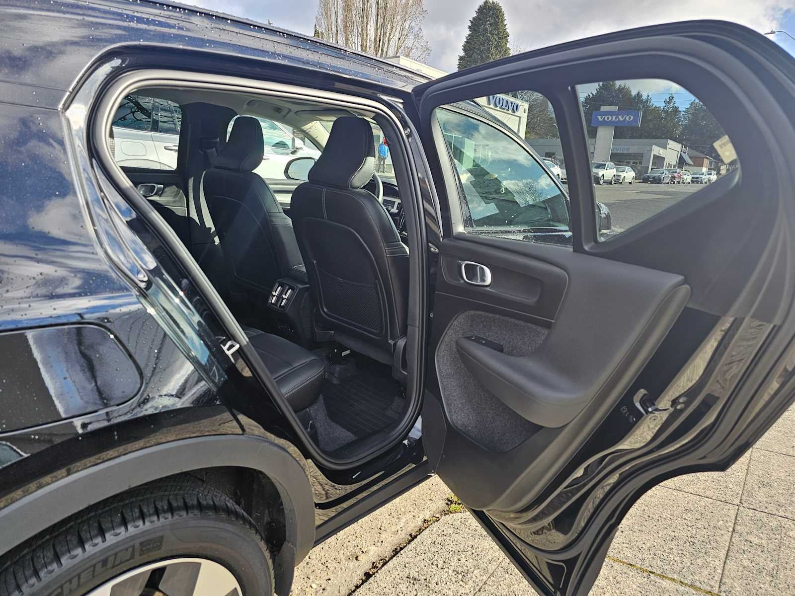 2025 Volvo XC40 Plus Dark Theme