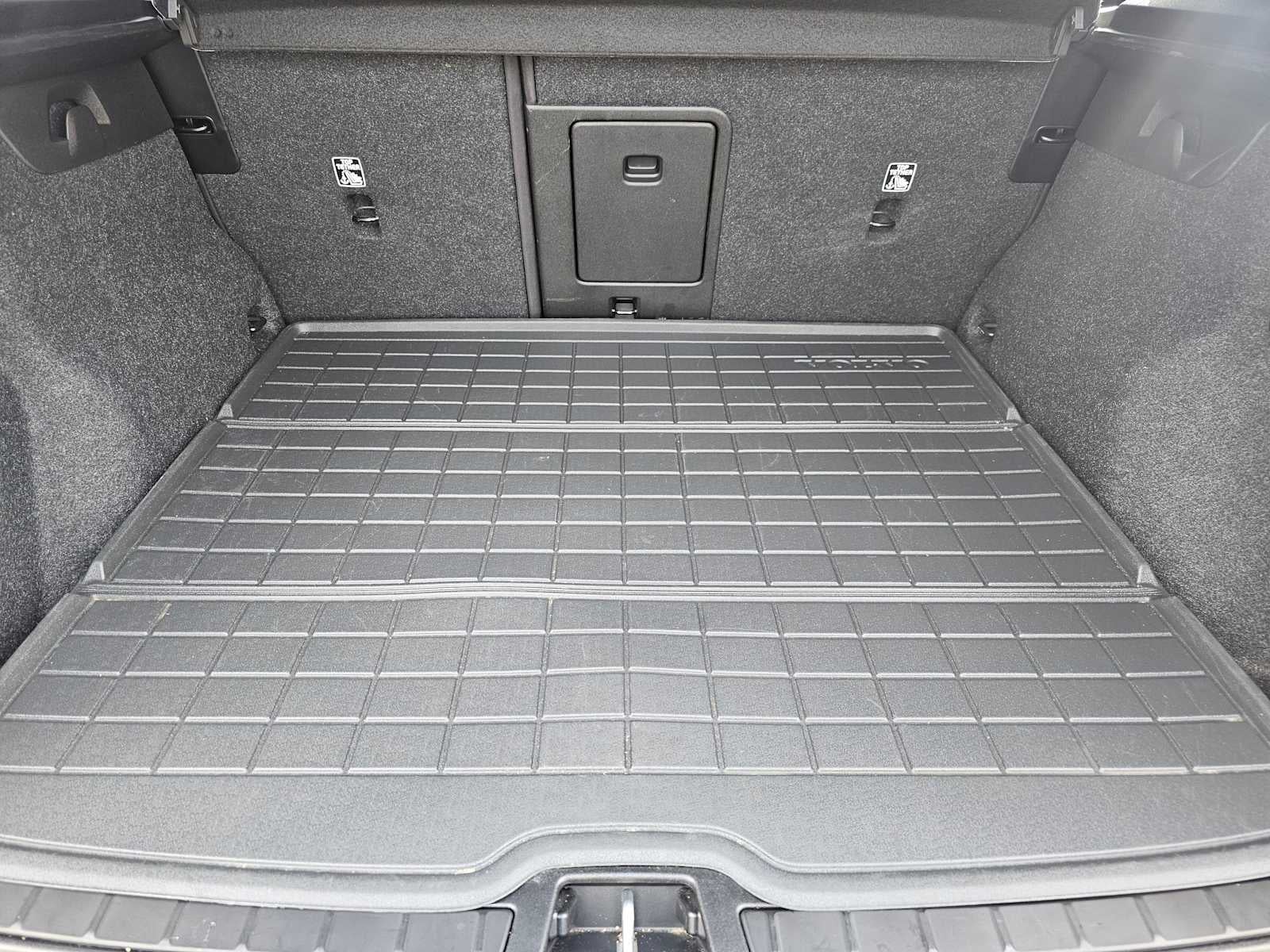 2025 Volvo XC40 Plus Dark Theme