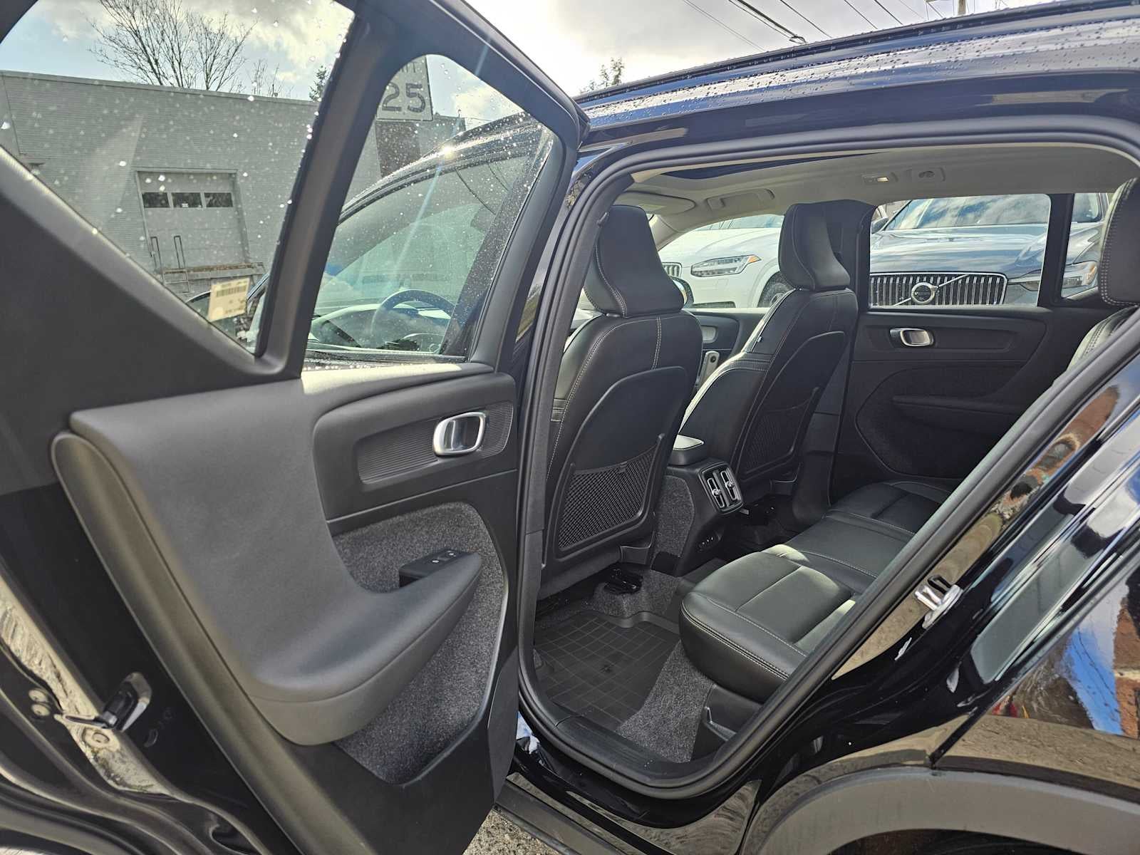 2025 Volvo XC40 Plus Dark Theme