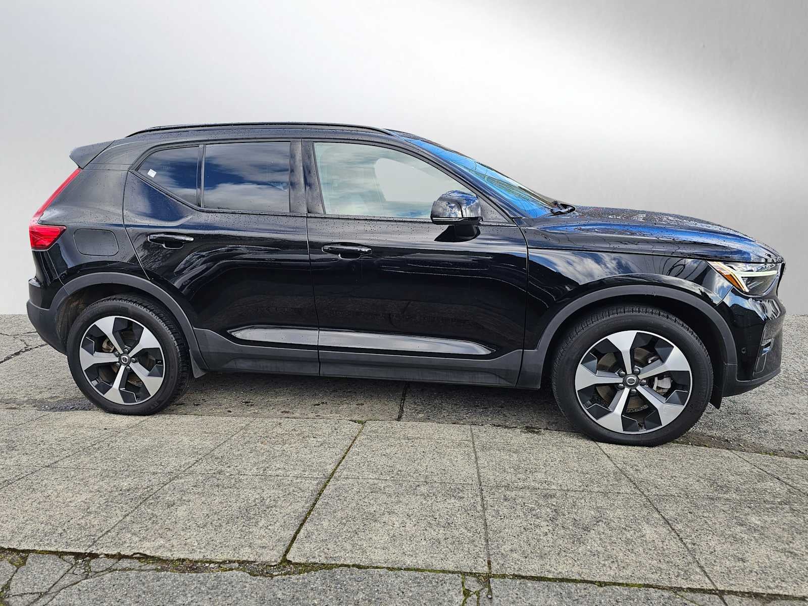 2025 Volvo XC40 Plus Dark Theme