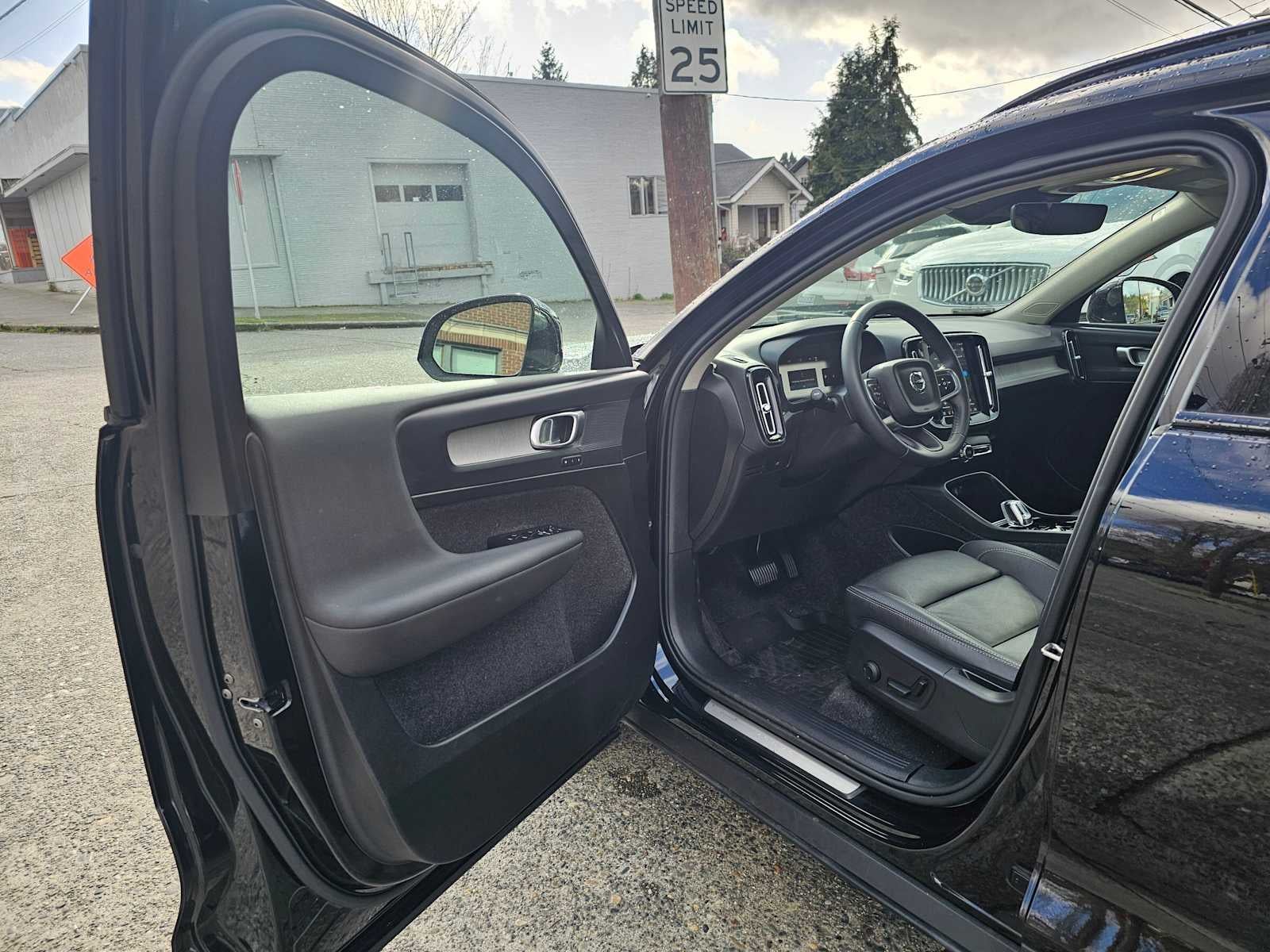 2025 Volvo XC40 Plus Dark Theme