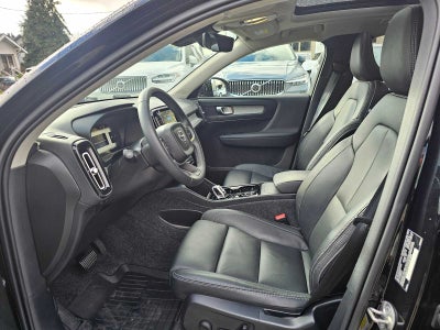 2025 Volvo XC40 Plus Dark Theme