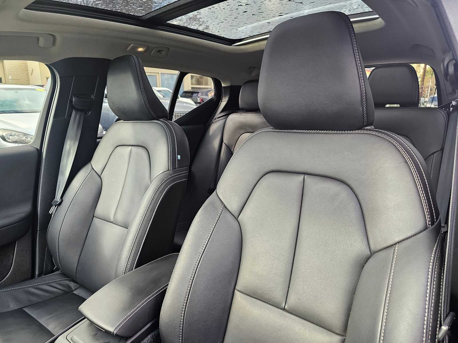 2025 Volvo XC40 Plus Dark Theme