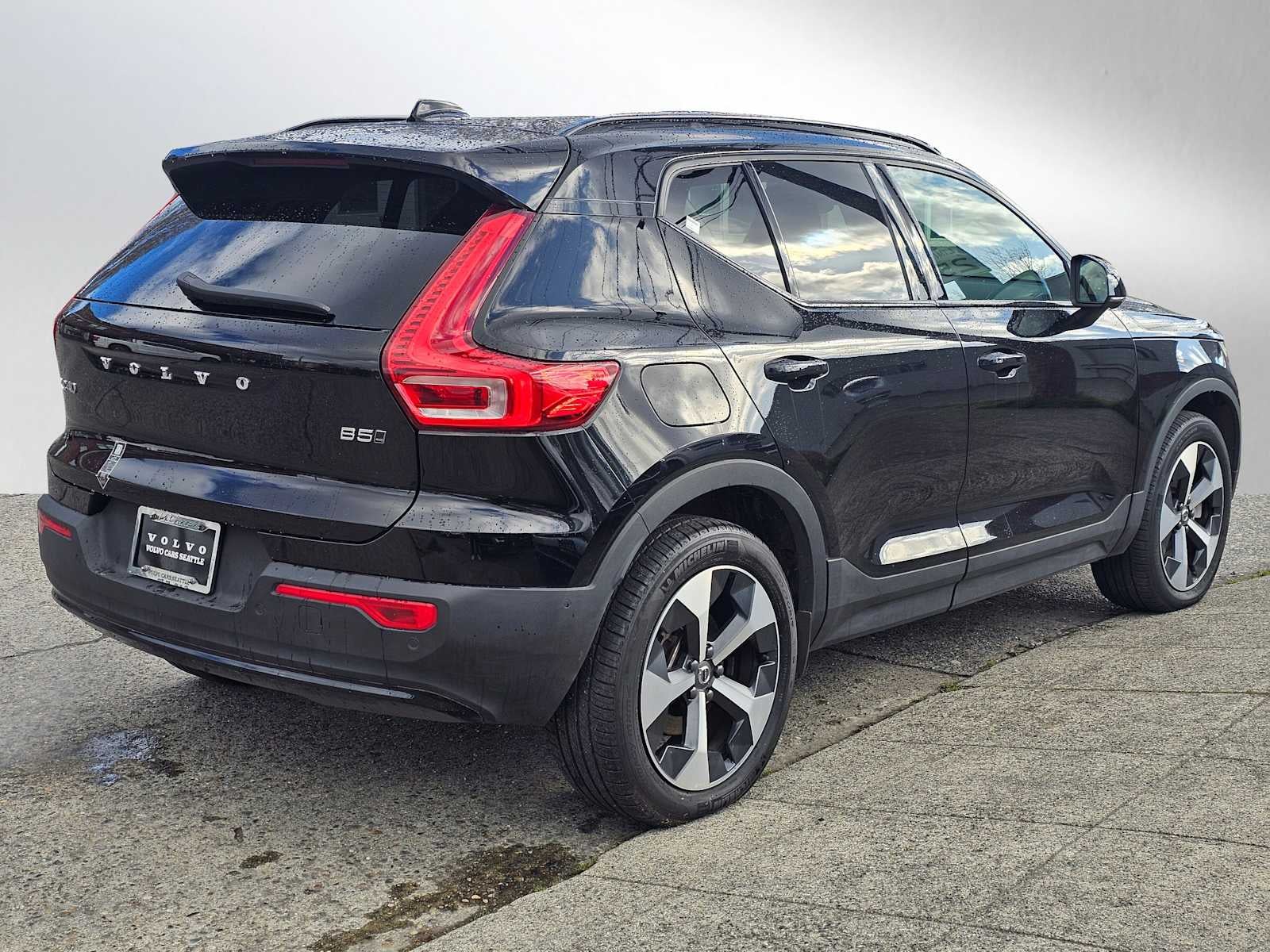 2025 Volvo XC40 Plus Dark Theme