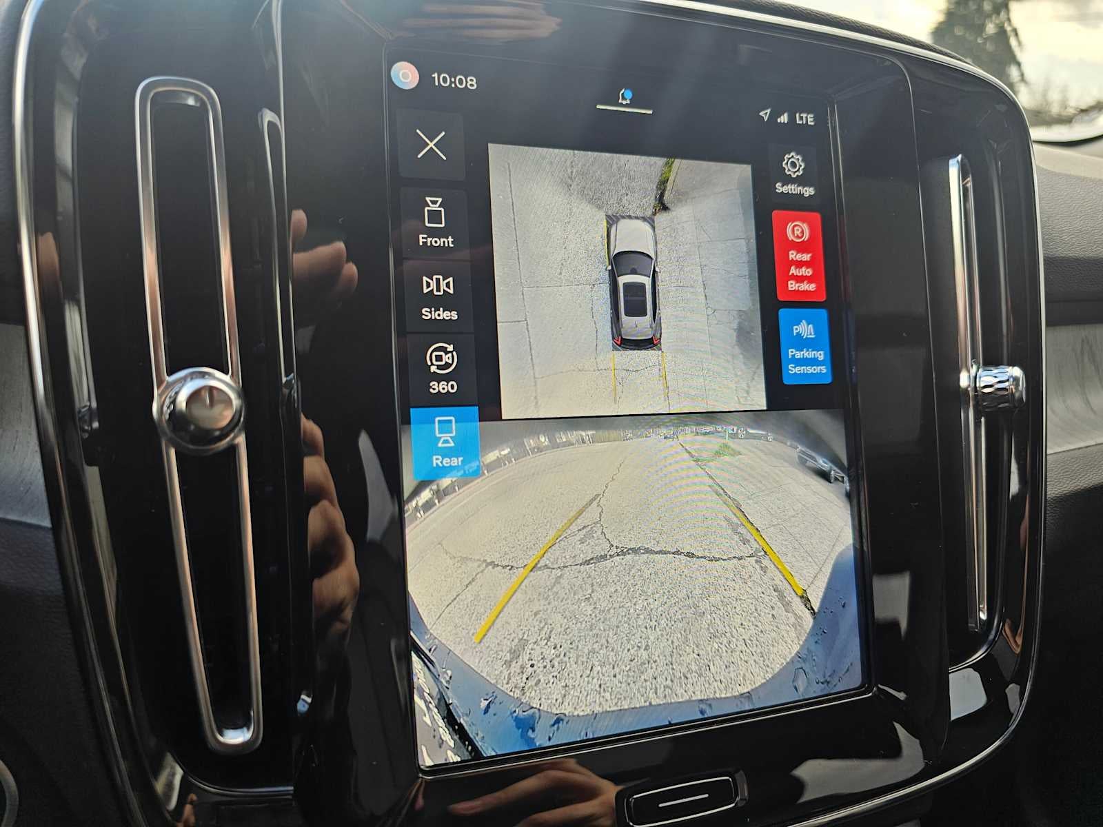 2025 Volvo XC40 Plus Dark Theme