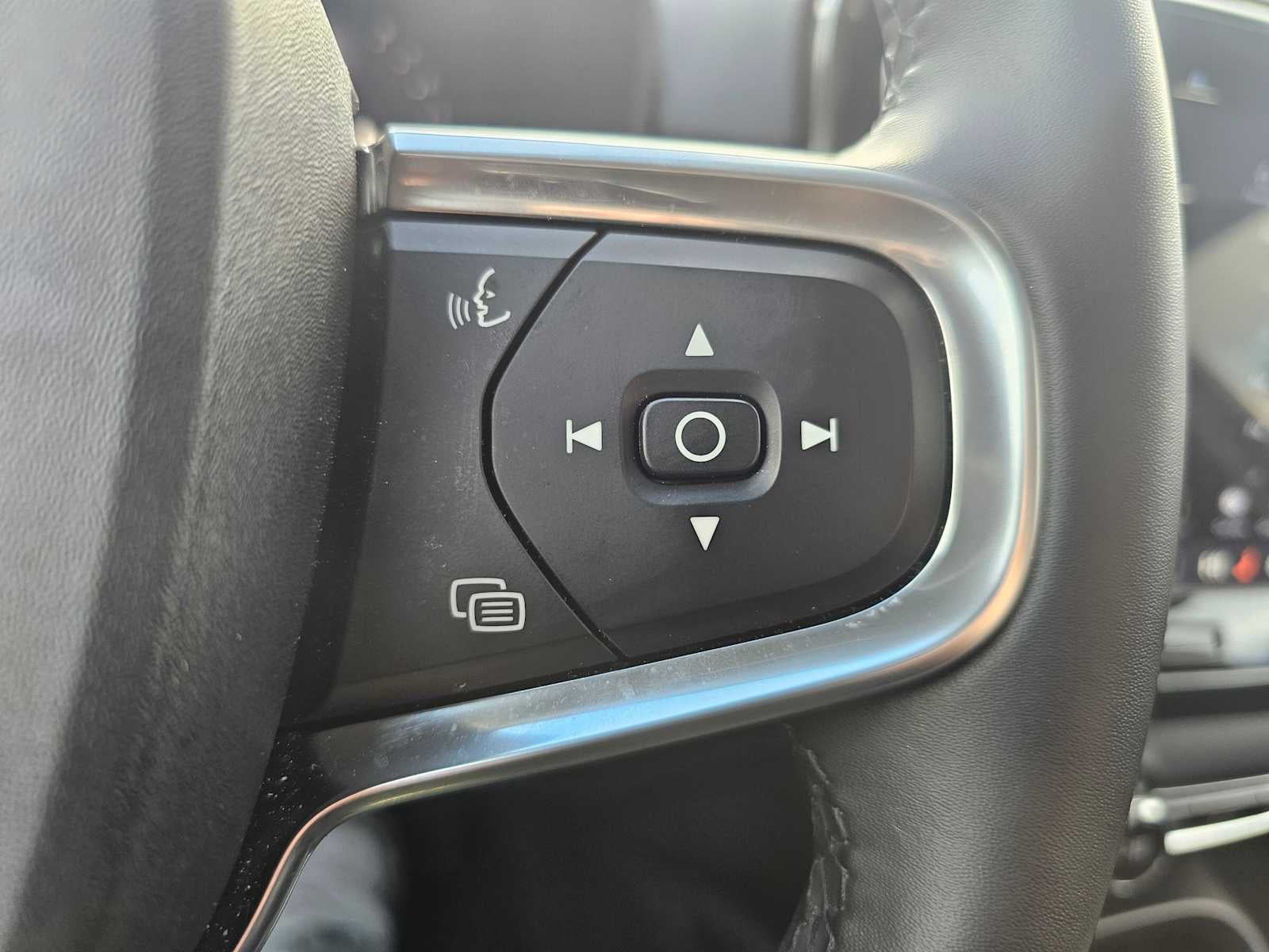 2025 Volvo XC40 Plus Dark Theme