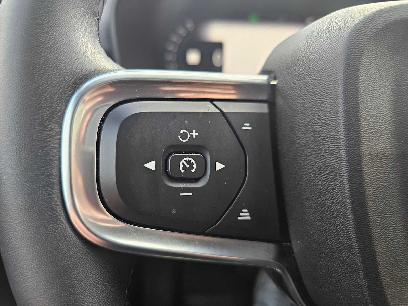 2025 Volvo XC40 Plus Dark Theme