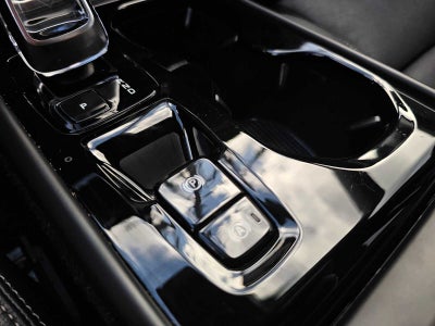 2025 Volvo XC40 Plus Dark Theme