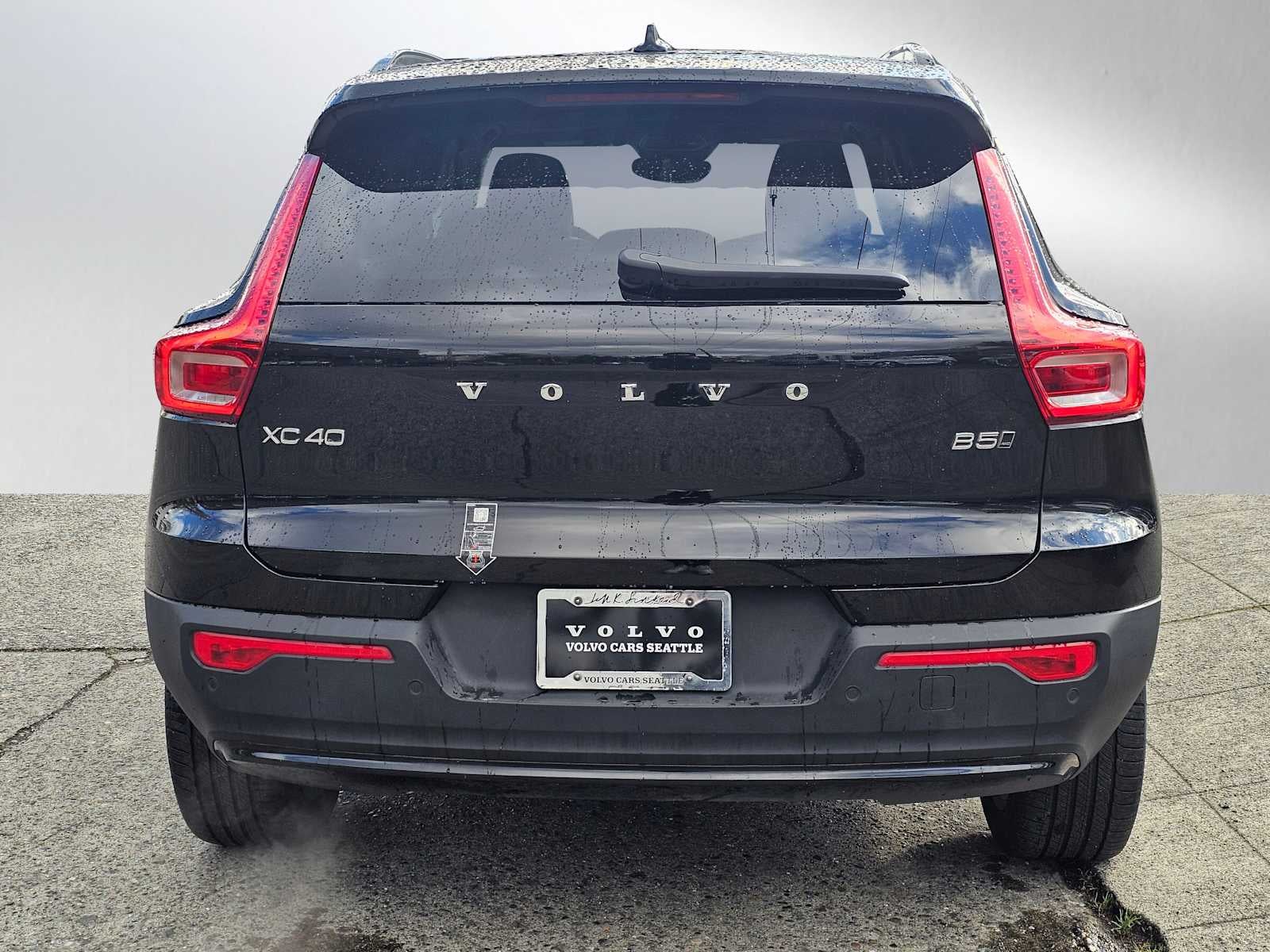 2025 Volvo XC40 Plus Dark Theme