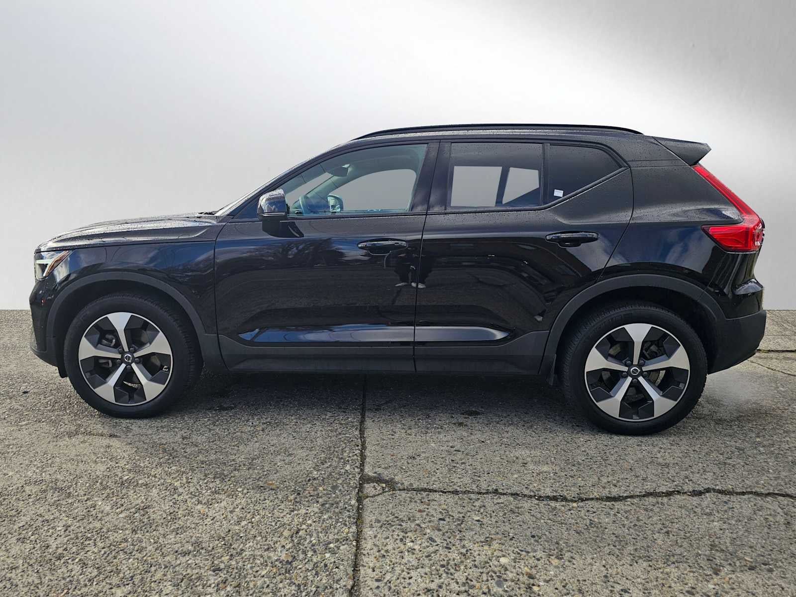 2025 Volvo XC40 Plus Dark Theme