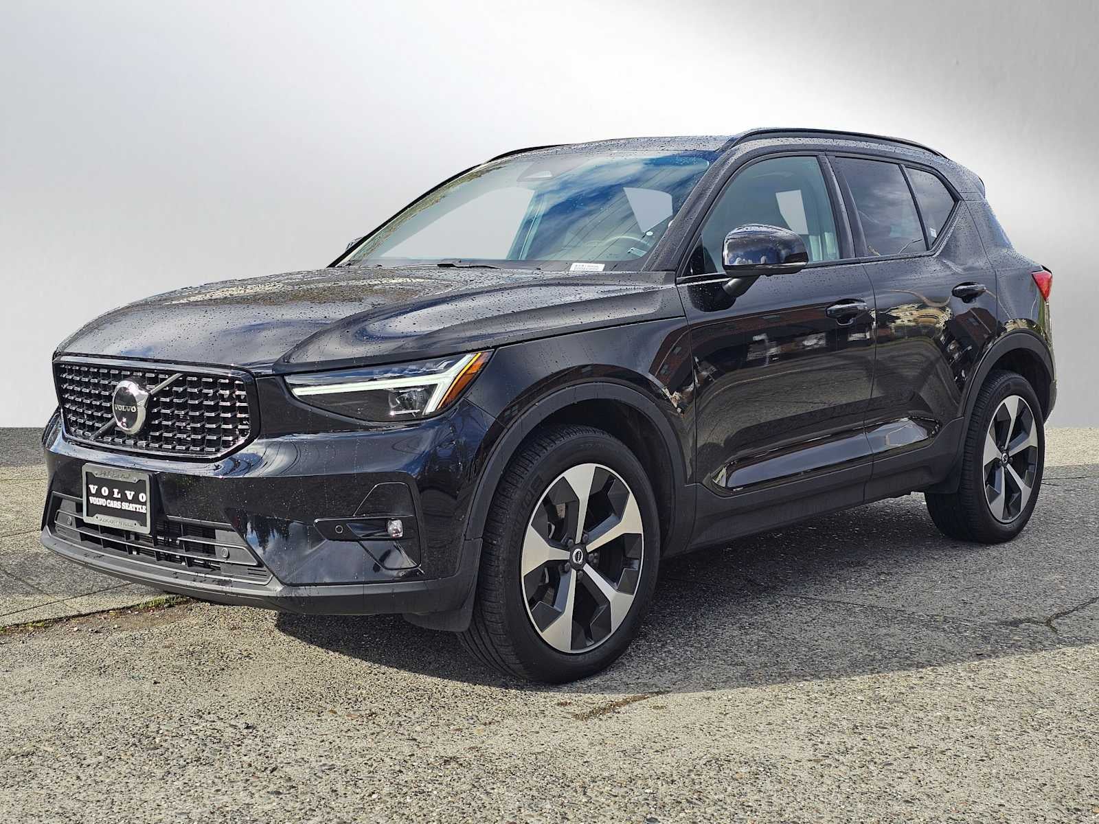 2025 Volvo XC40 Plus Dark Theme