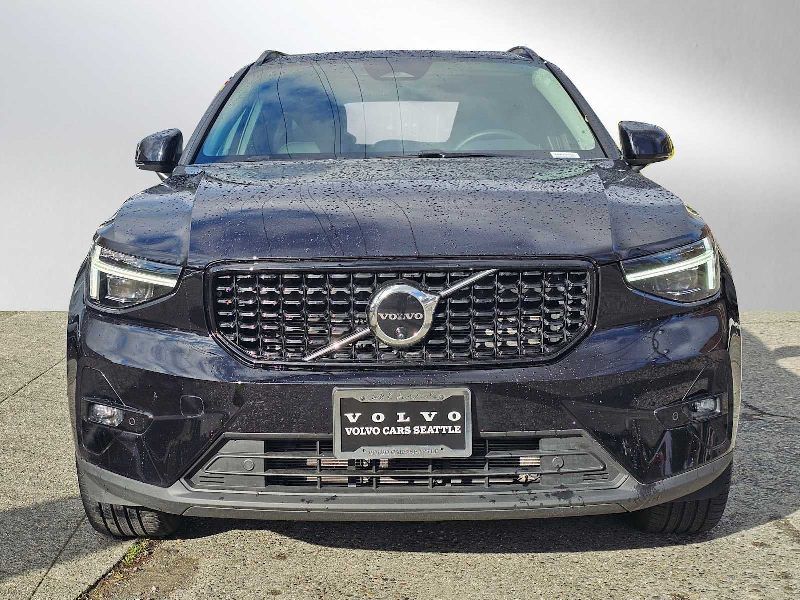 2025 Volvo XC40 Plus Dark Theme