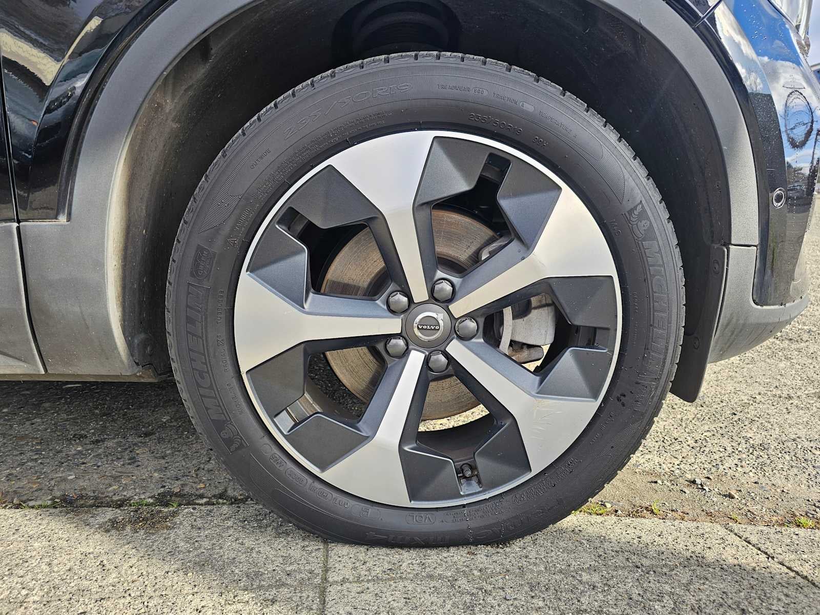 2025 Volvo XC40 Plus Dark Theme