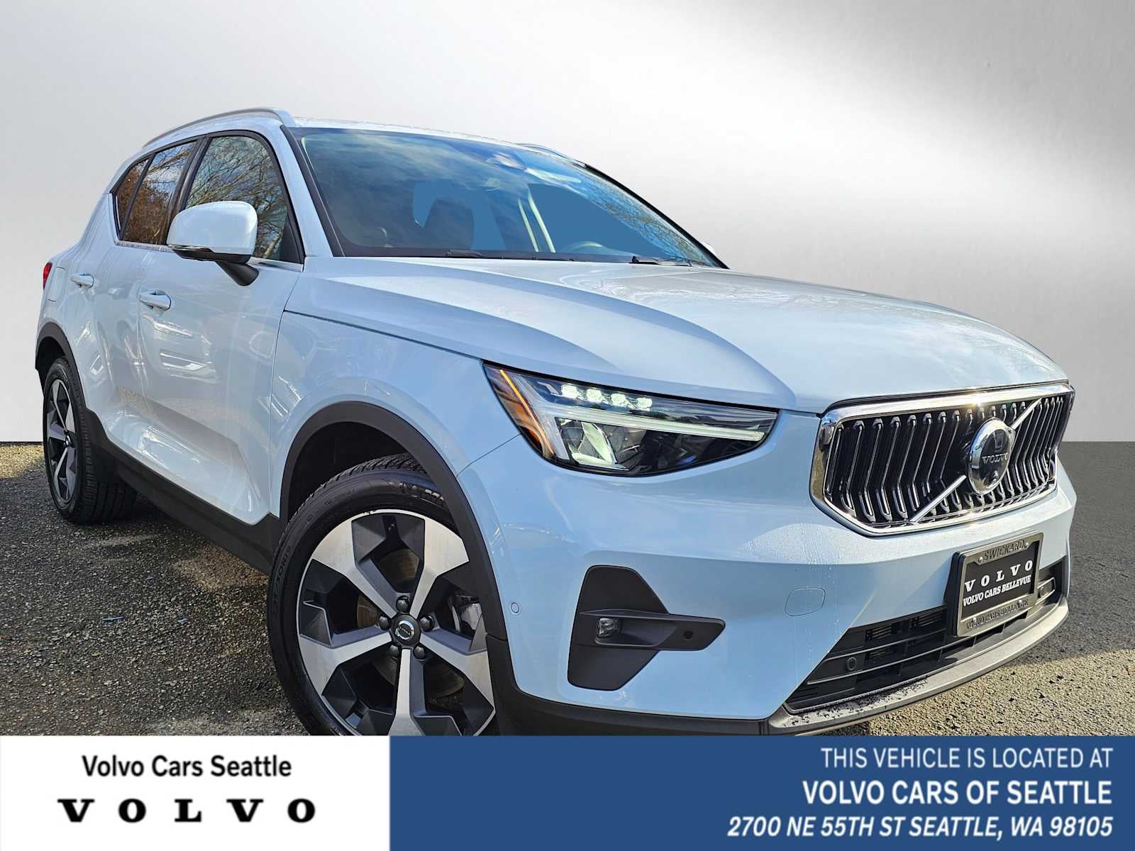 2025 Volvo XC40 Plus Bright Theme