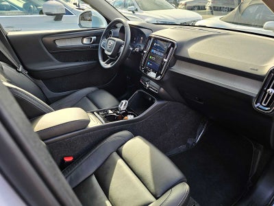 2025 Volvo XC40 Plus Bright Theme