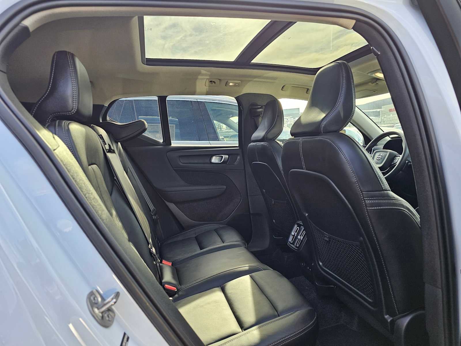 2025 Volvo XC40 Plus Bright Theme