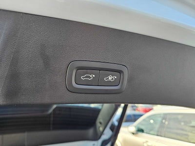 2025 Volvo XC40 Plus Bright Theme