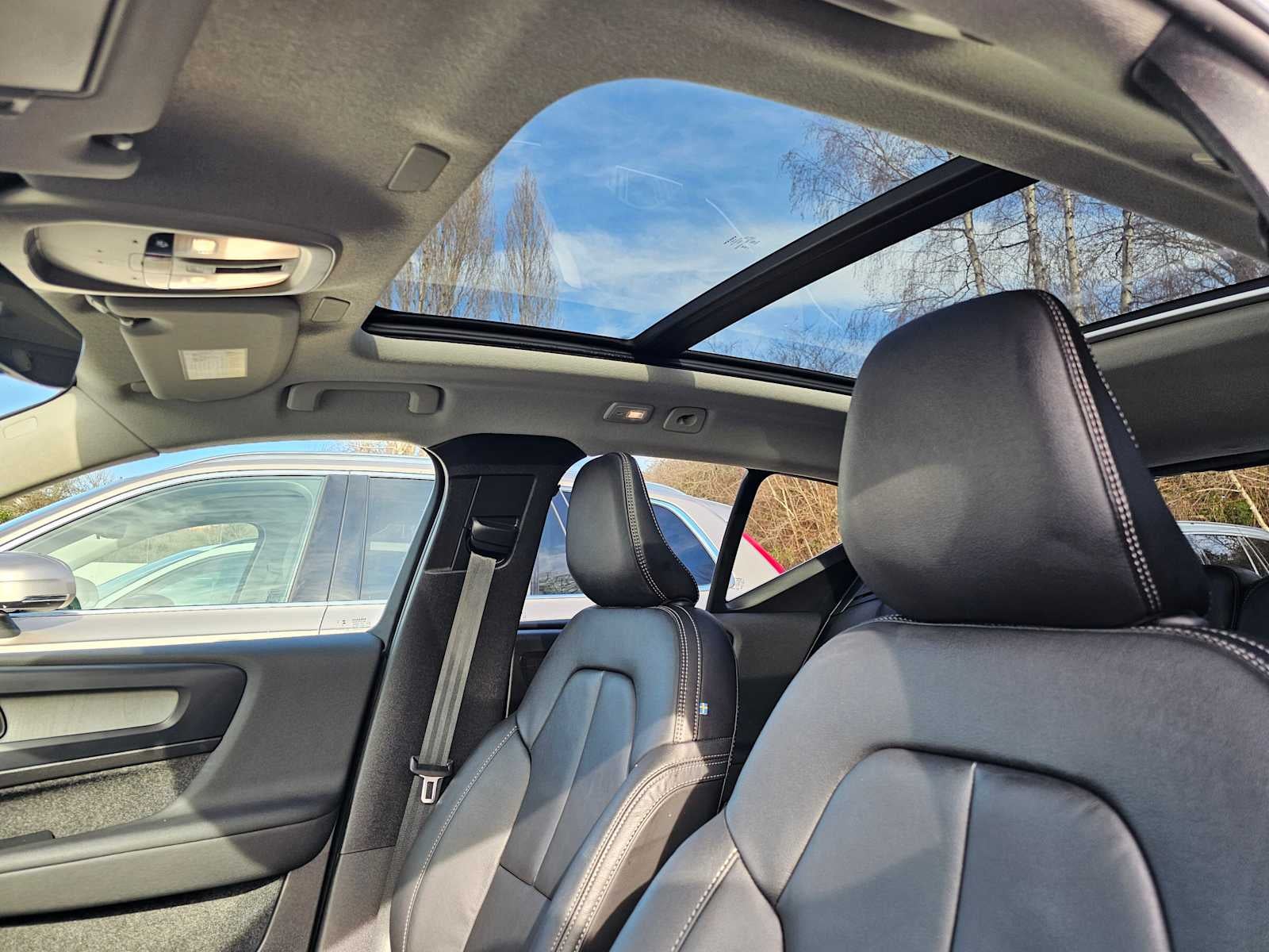 2025 Volvo XC40 Plus Bright Theme