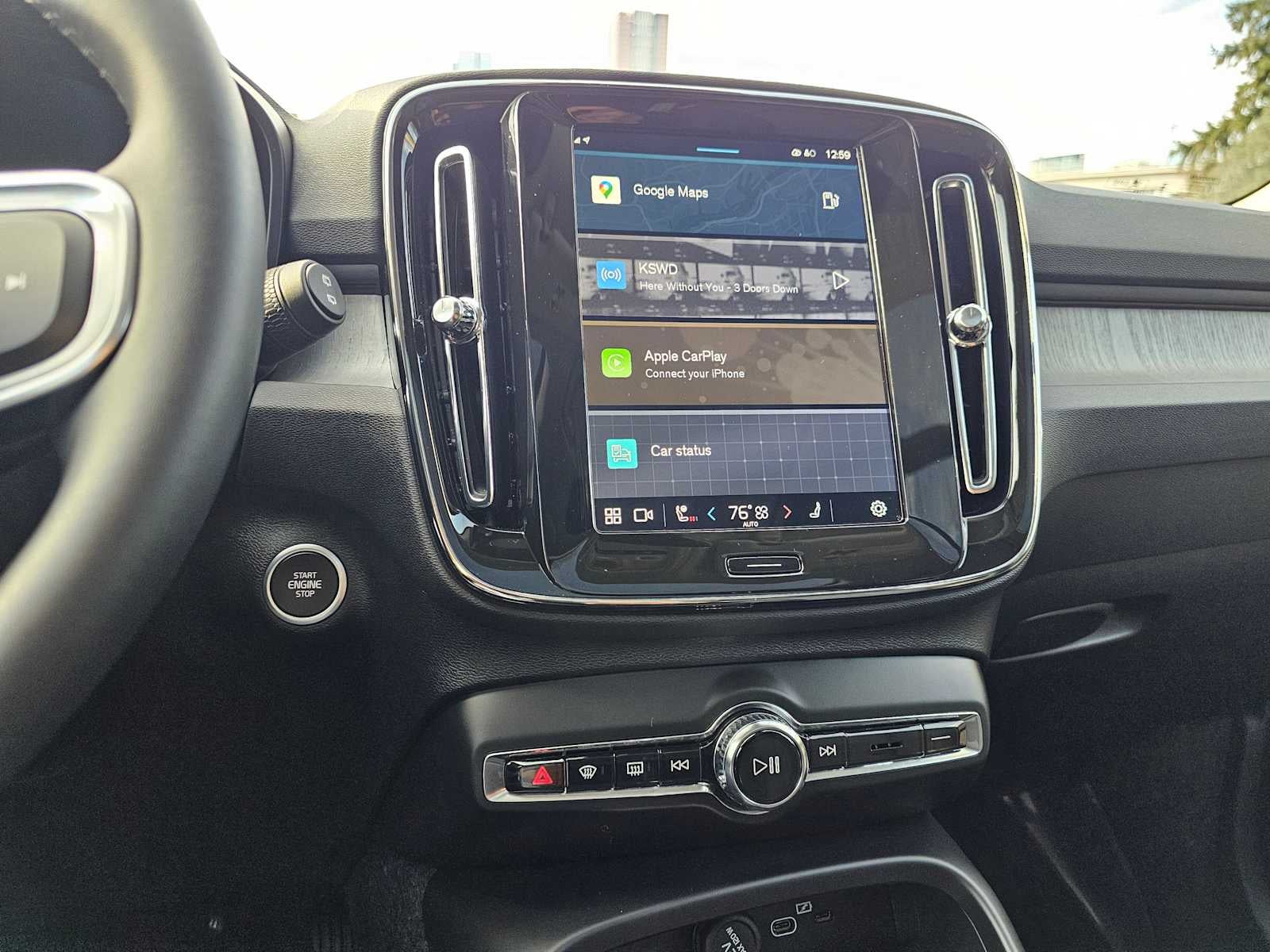 2025 Volvo XC40 Plus Bright Theme