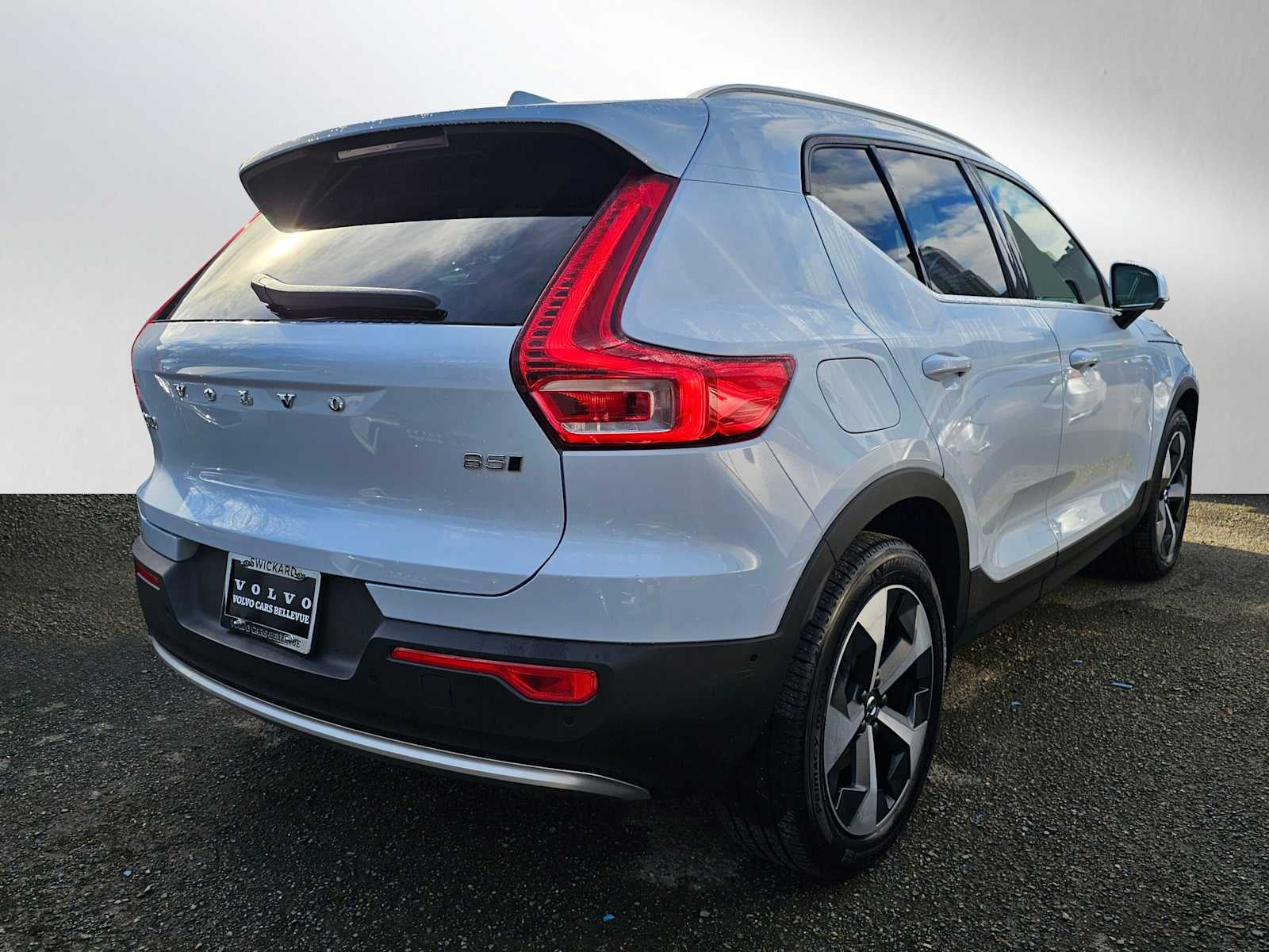 2025 Volvo XC40 Plus Bright Theme