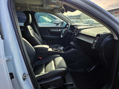 2025 Volvo XC40 Plus Bright Theme