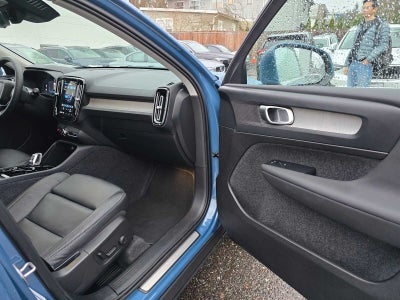 2025 Volvo XC40 Plus Bright Theme