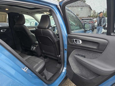 2025 Volvo XC40 Plus Bright Theme