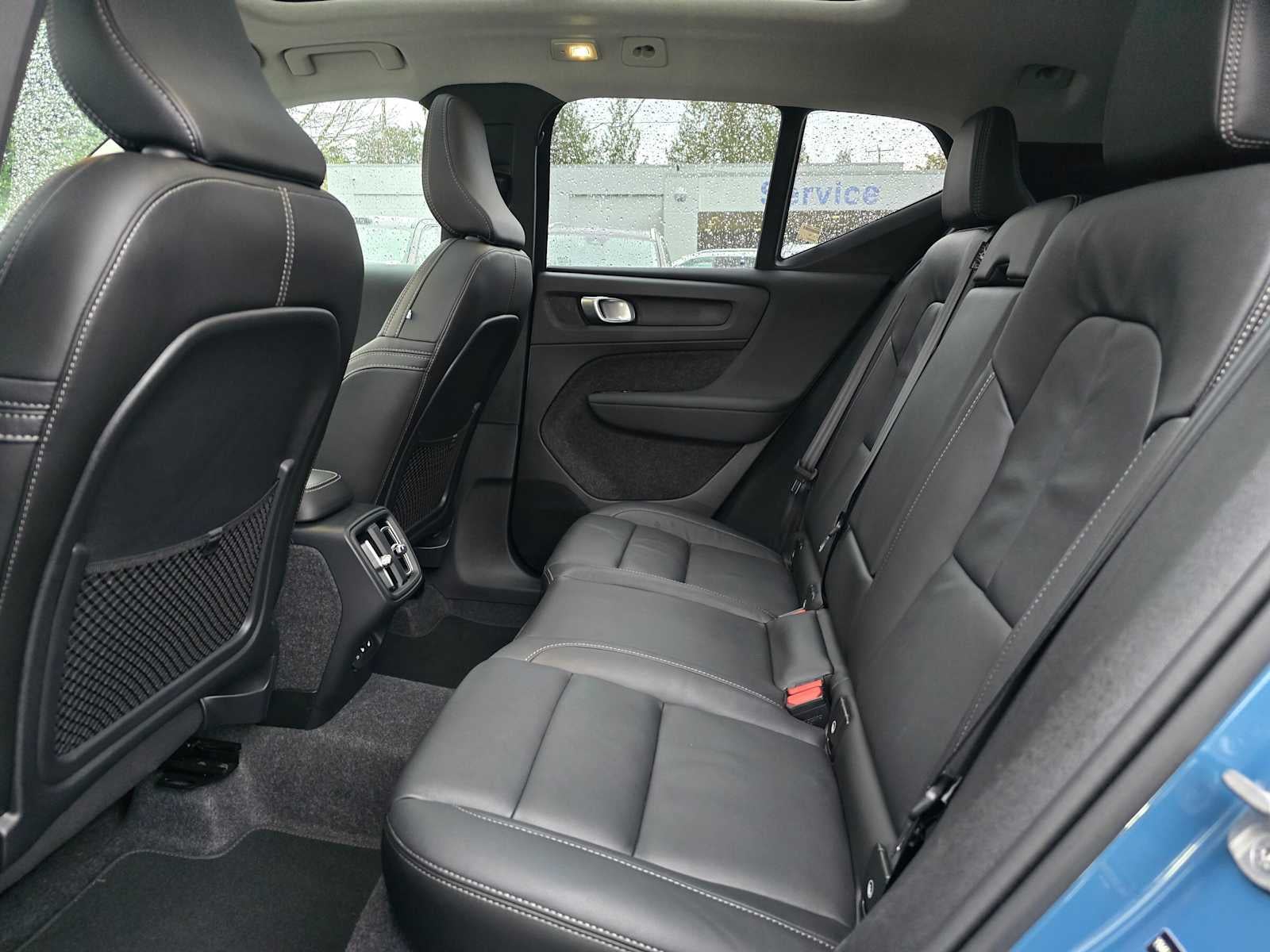 2025 Volvo XC40 Plus Bright Theme