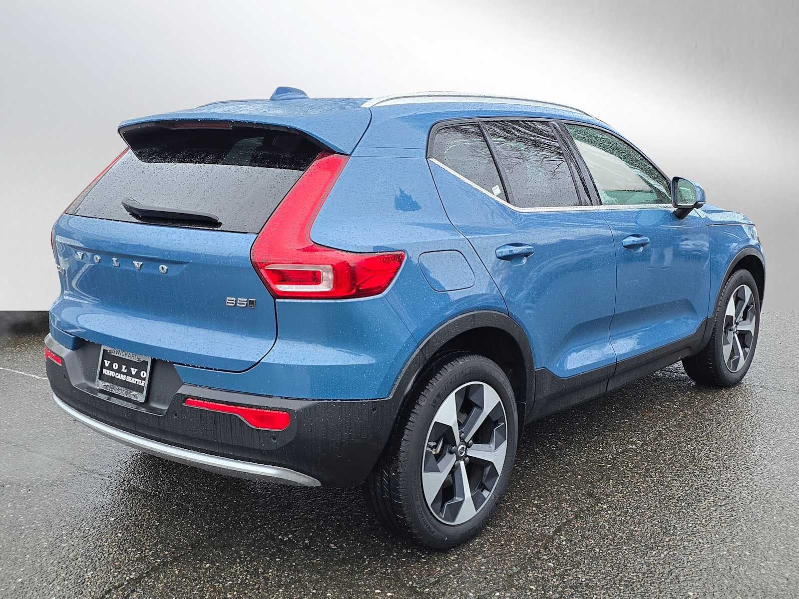 2025 Volvo XC40 Plus Bright Theme