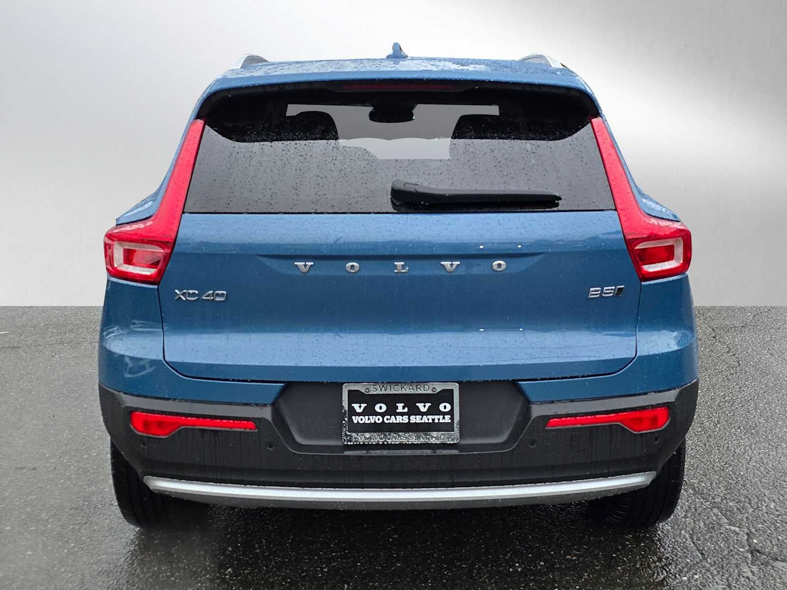 2025 Volvo XC40 Plus Bright Theme