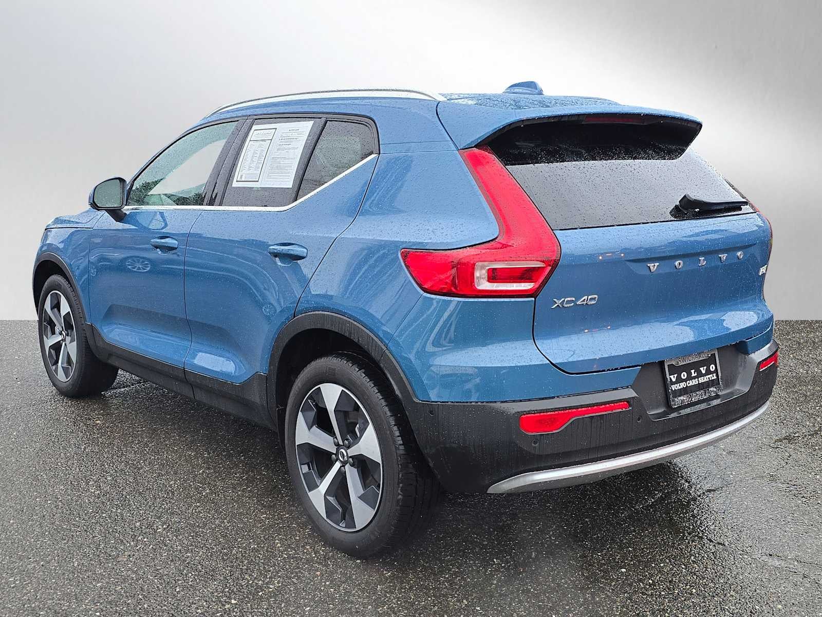 2025 Volvo XC40 Plus Bright Theme
