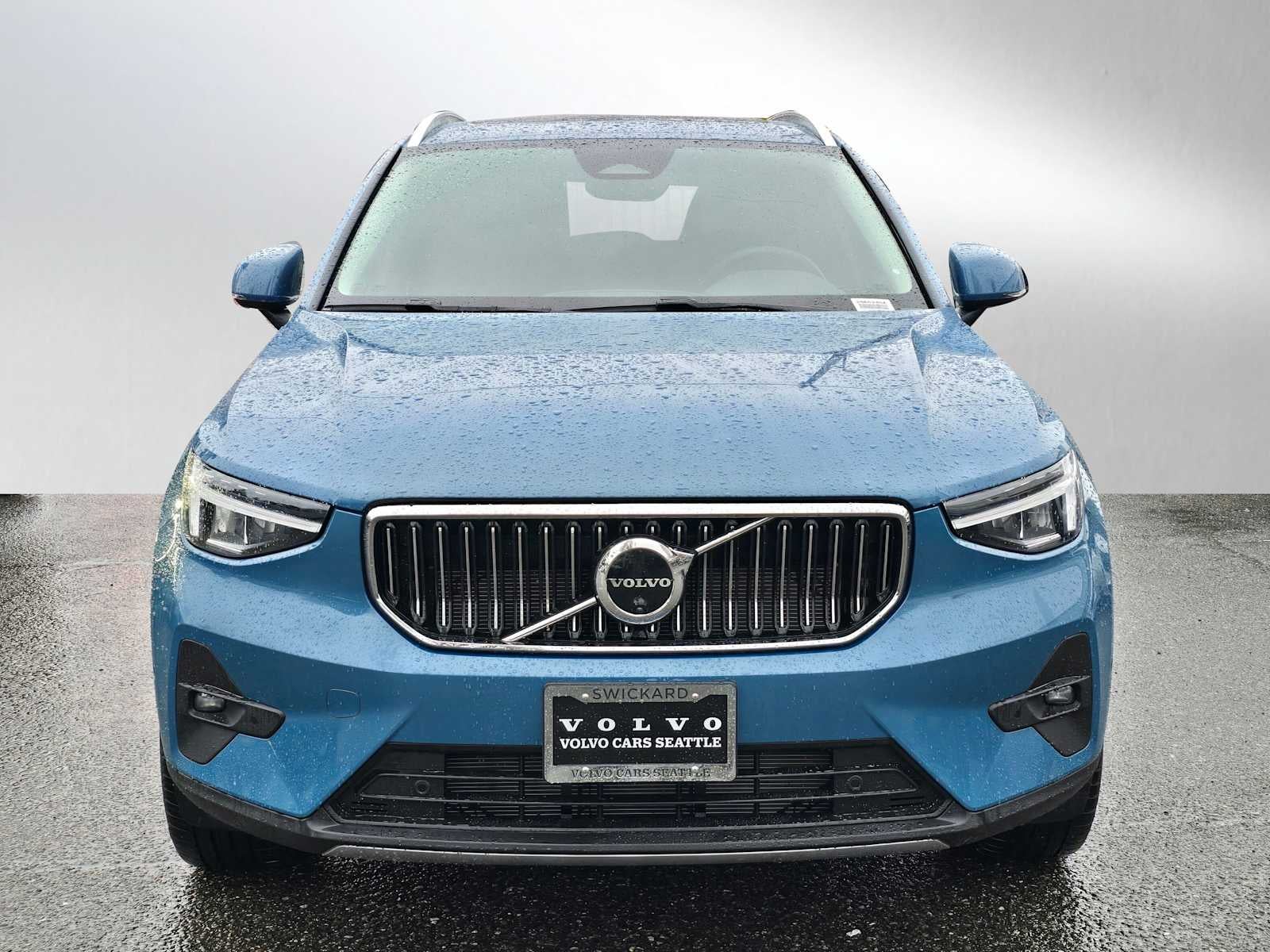 2025 Volvo XC40 Plus Bright Theme