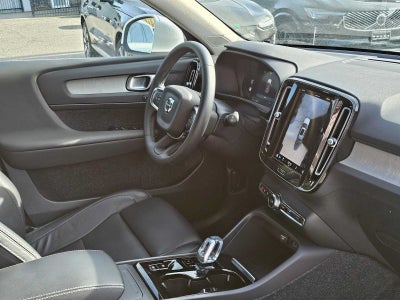2024 Volvo XC40 Plus Bright Theme