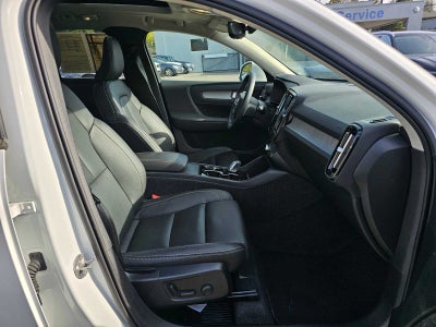 2024 Volvo XC40 Plus Bright Theme