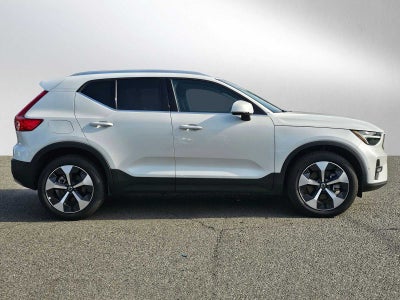 2024 Volvo XC40 Plus Bright Theme