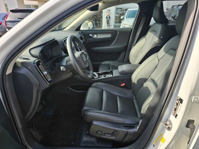 2024 Volvo XC40 Plus Bright Theme