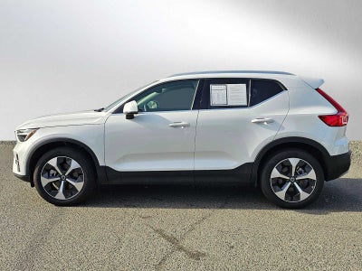 2024 Volvo XC40 Plus Bright Theme