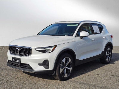 2024 Volvo XC40 Plus Bright Theme