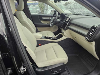 2025 Volvo XC40 Plus Bright Theme