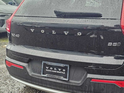 2025 Volvo XC40 Plus Bright Theme