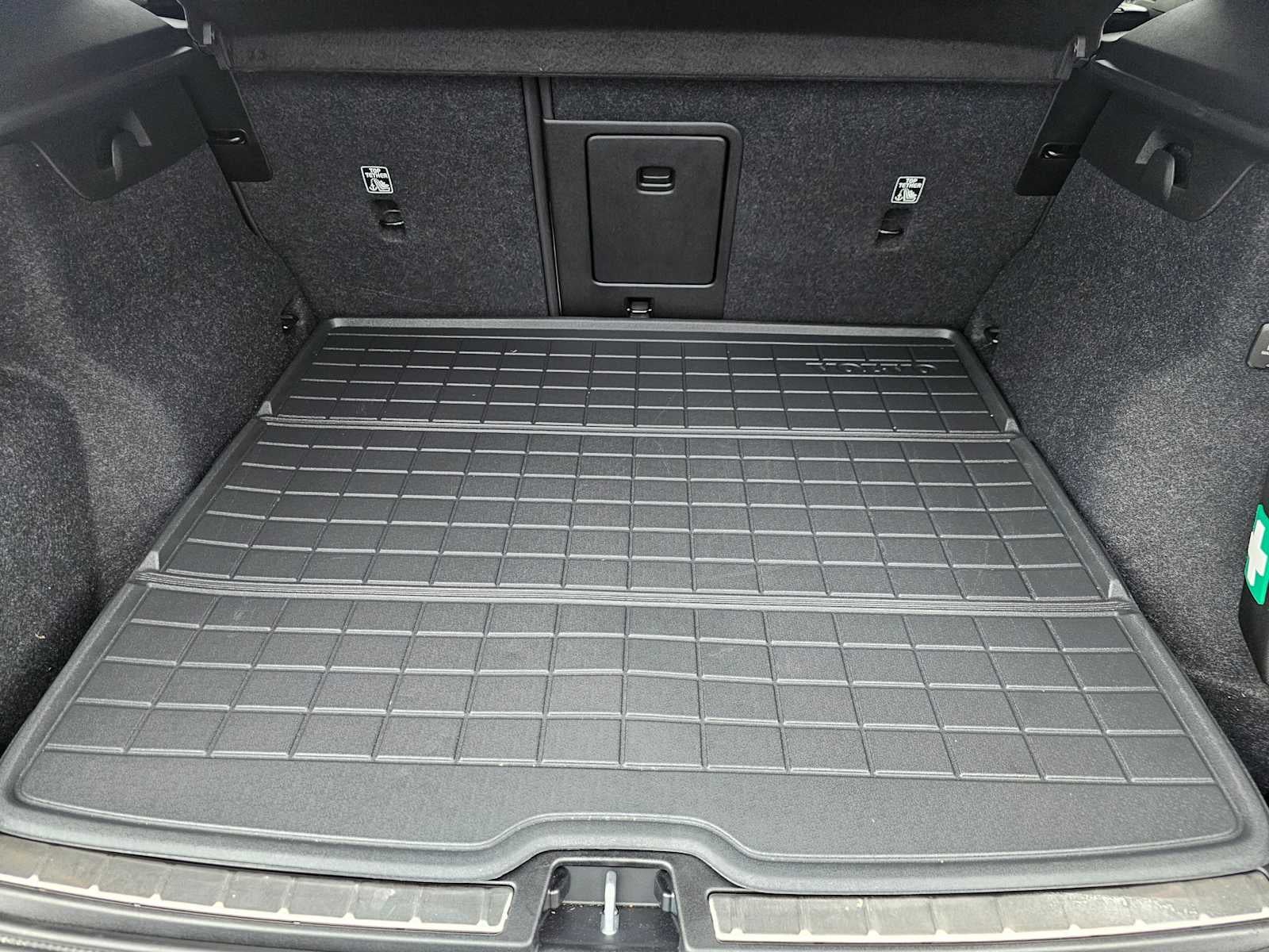 2025 Volvo XC40 Plus Bright Theme