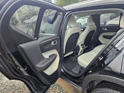 2025 Volvo XC40 Plus Bright Theme