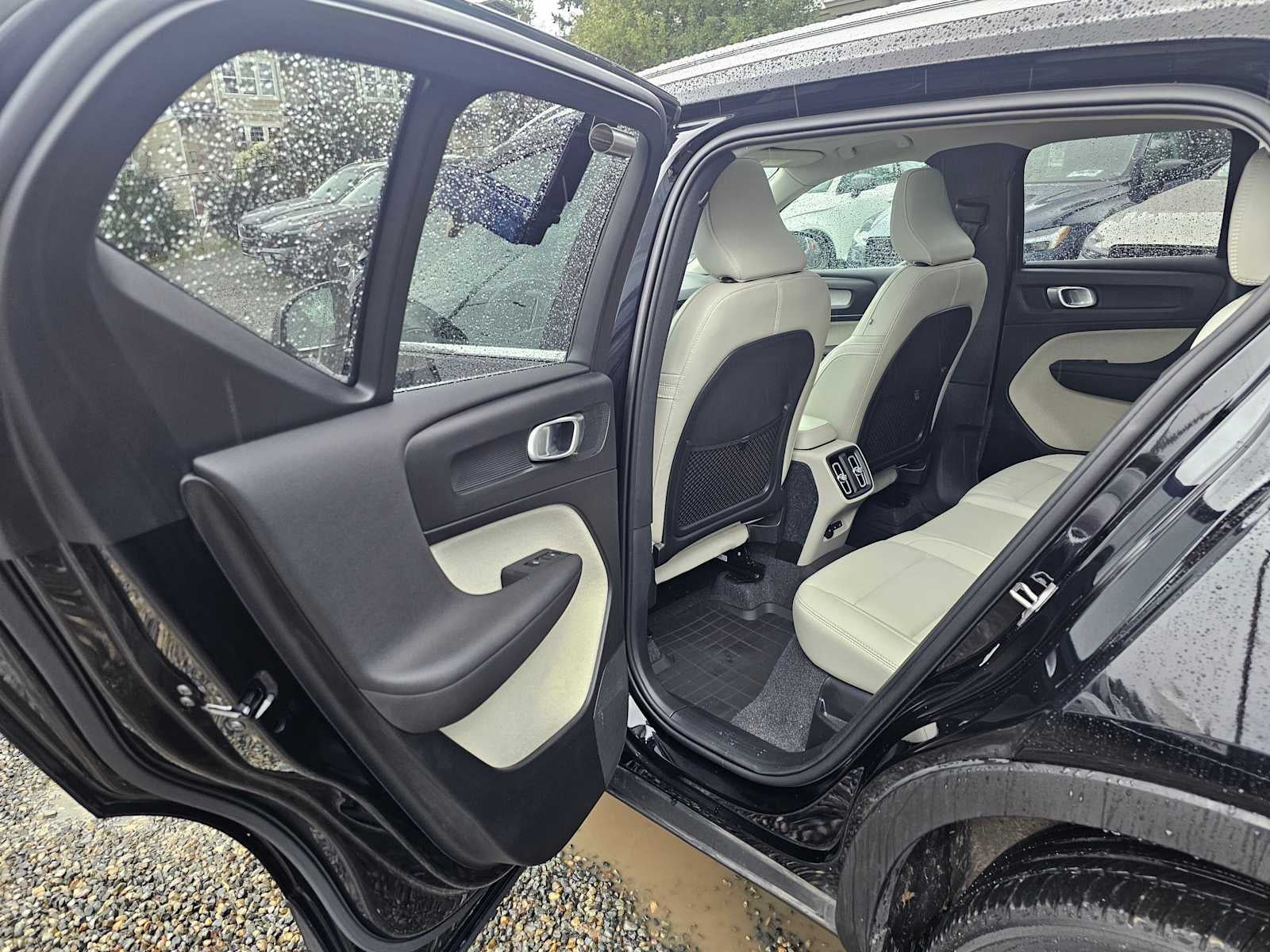 2025 Volvo XC40 Plus Bright Theme