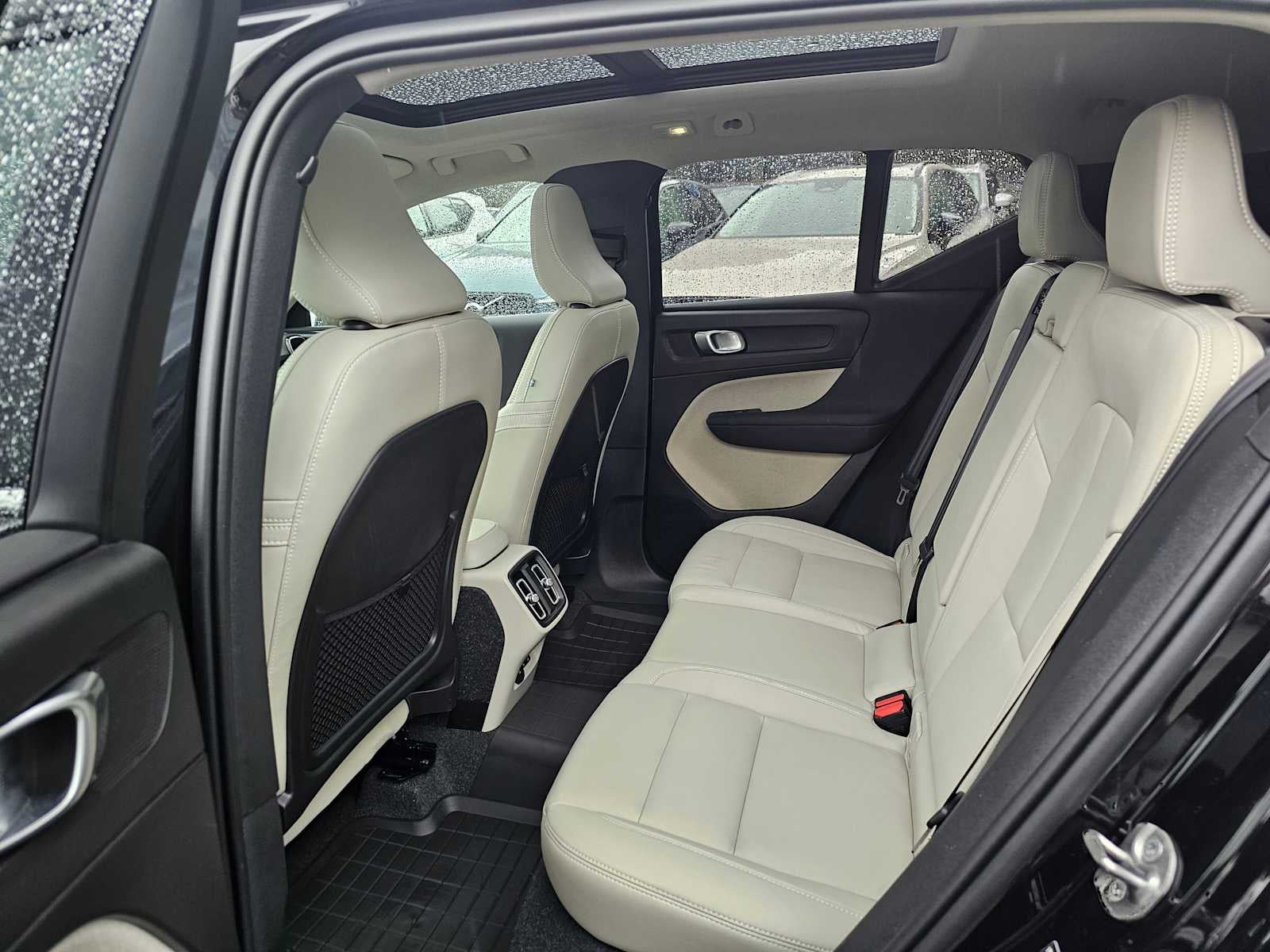 2025 Volvo XC40 Plus Bright Theme