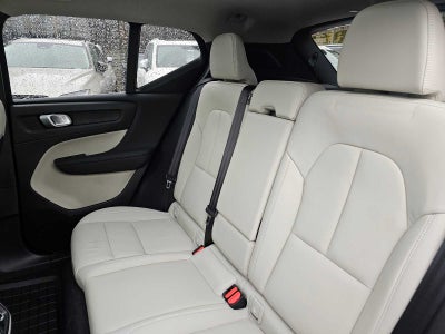 2025 Volvo XC40 Plus Bright Theme