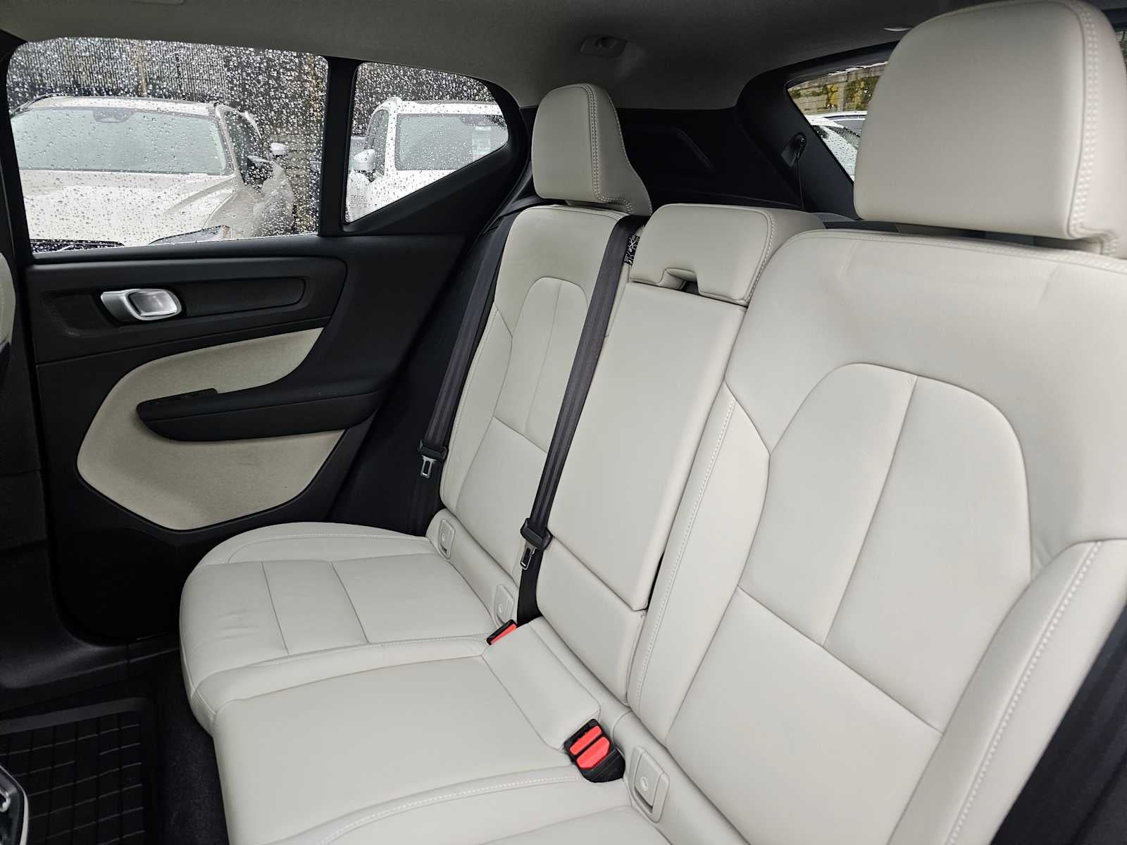 2025 Volvo XC40 Plus Bright Theme