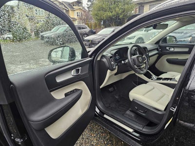 2025 Volvo XC40 Plus Bright Theme