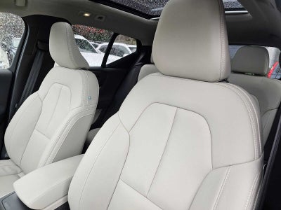2025 Volvo XC40 Plus Bright Theme