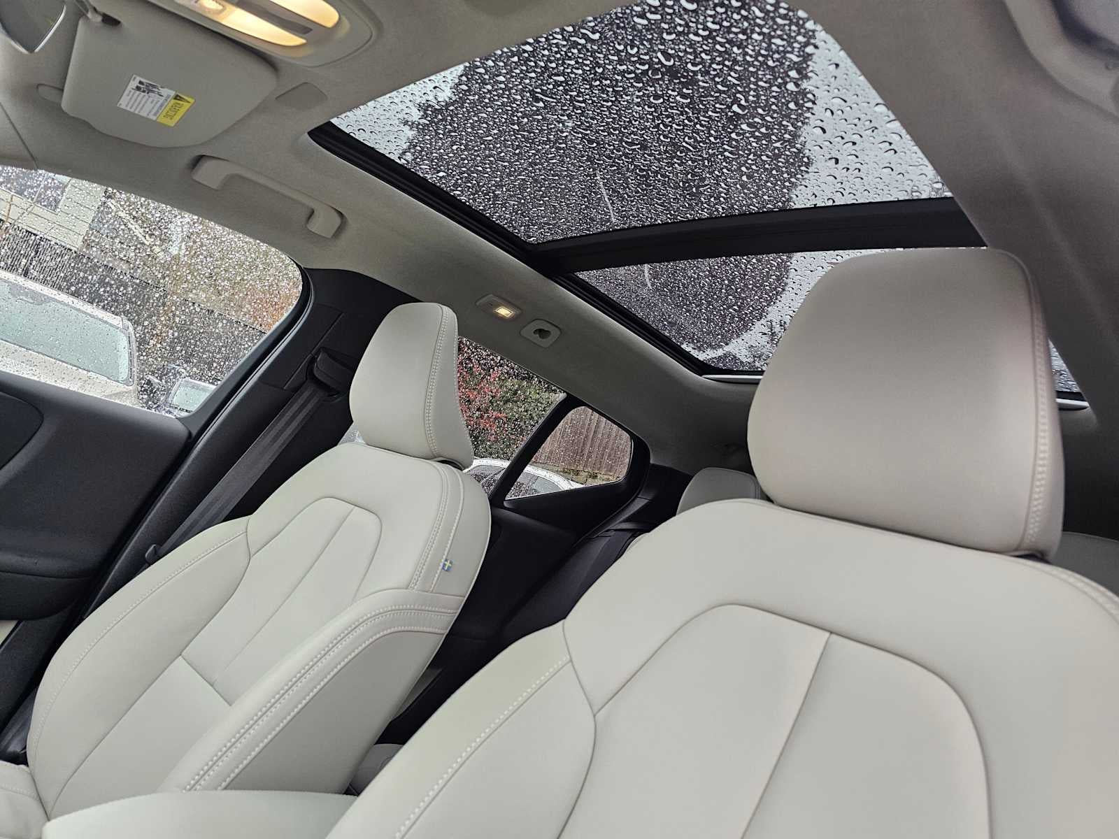 2025 Volvo XC40 Plus Bright Theme